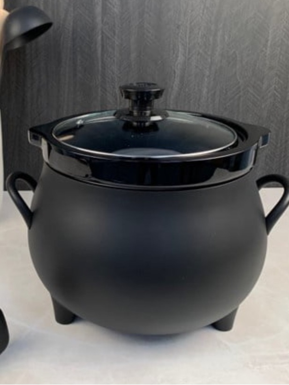 Toastmaster 4 Quart Cauldron Slow Cooker with Removable Crock New in box